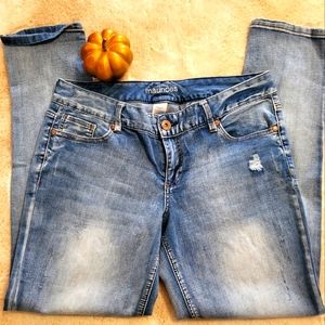 Maurices Distressed Jeans EUC
